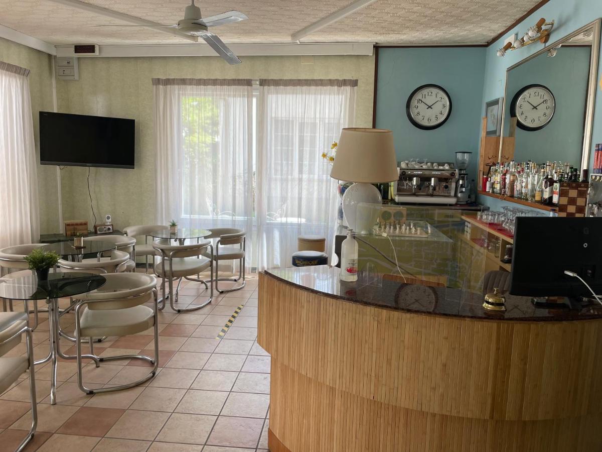 Hotel Aloha Cesenatico Buitenkant foto