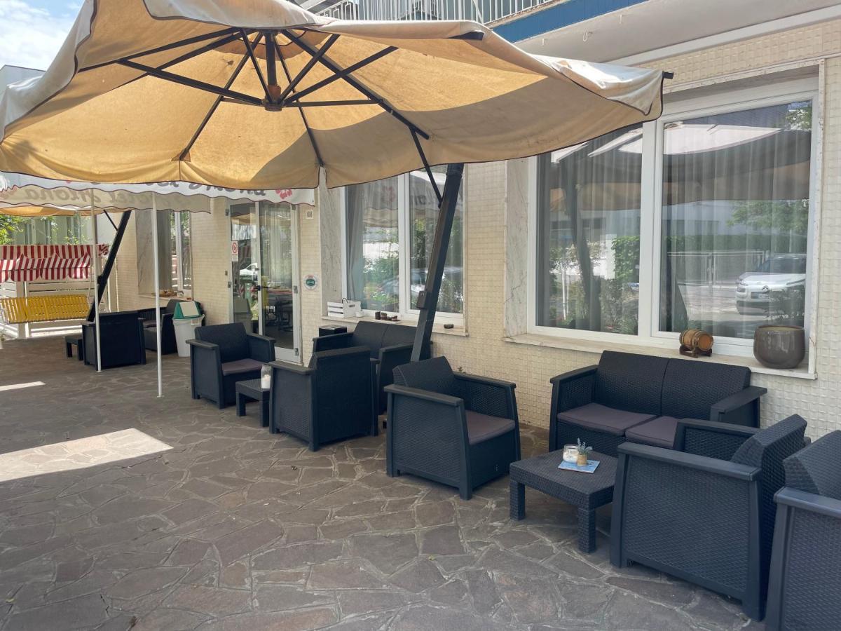 Hotel Aloha Cesenatico Buitenkant foto